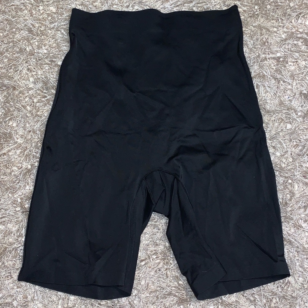 Black High-Waisted Shapewear Shorts - size M NWT